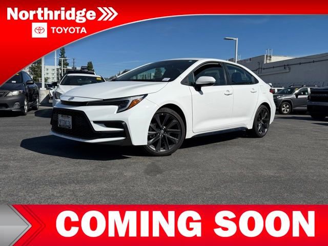 Used 2025 Toyota Corolla SE w/ Convenience Package image 3