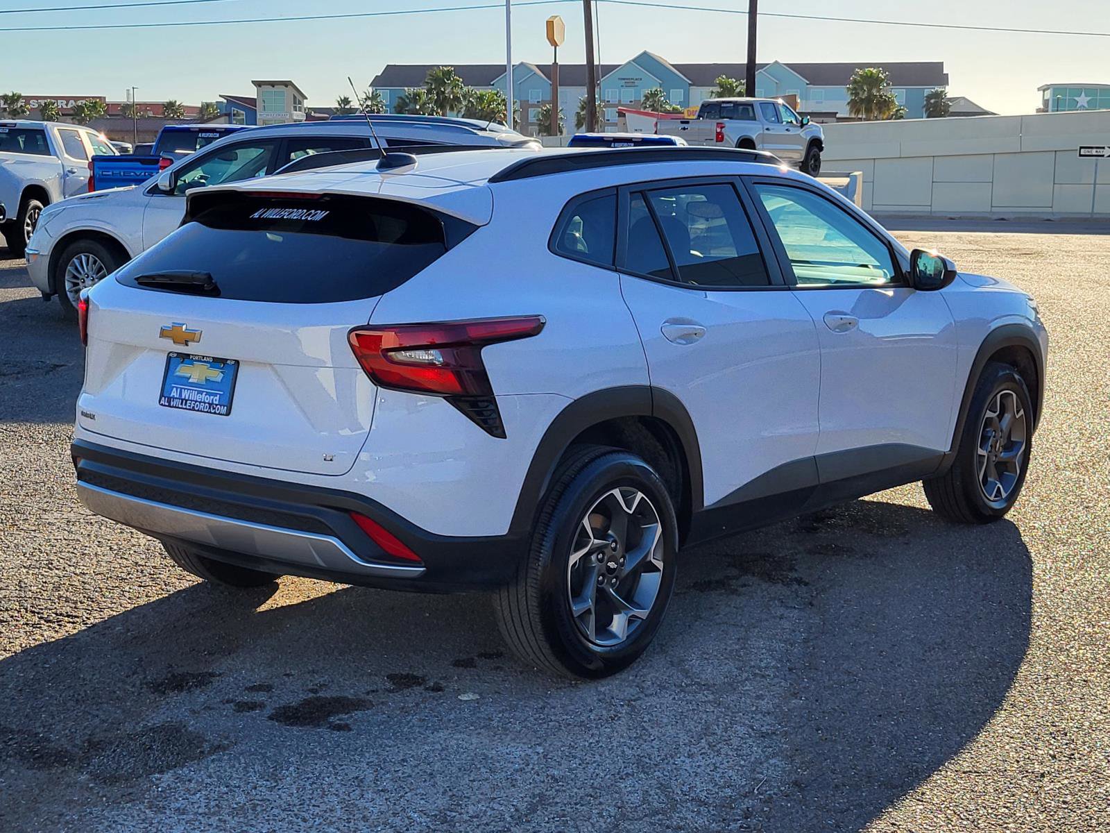 Used 2025 Chevrolet Trax LT w/ LT Convenience Package image 5