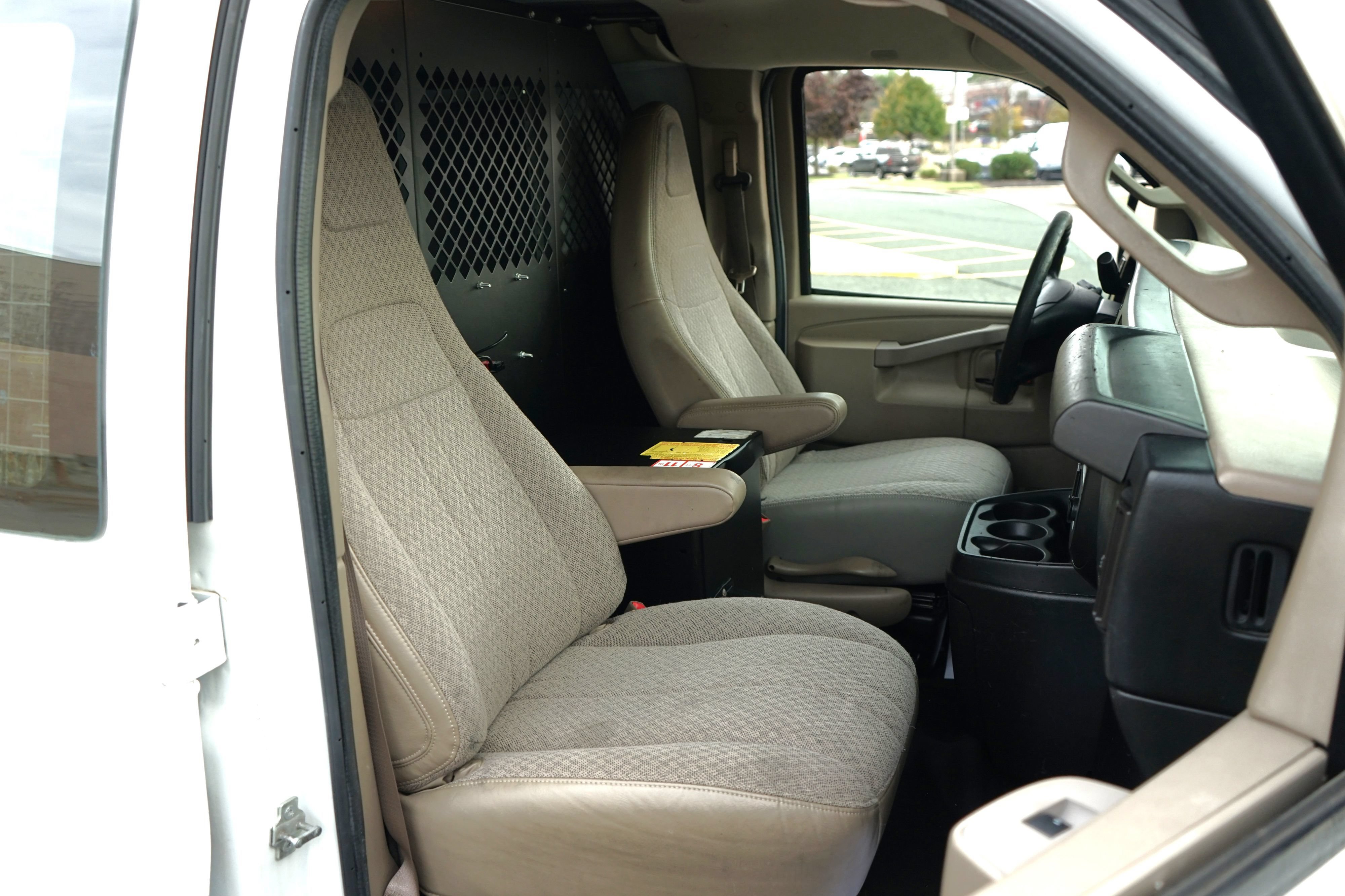 Used 2017 Chevrolet Express 2500 RWD image 13