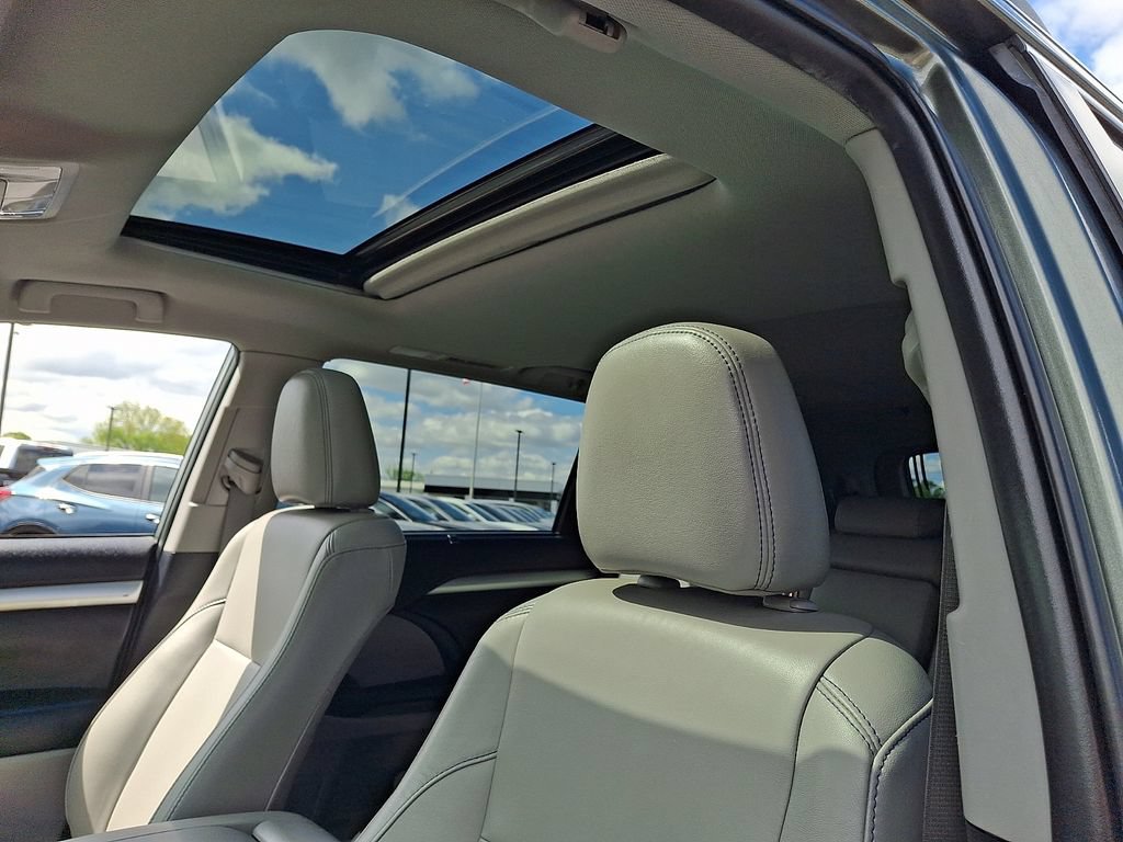 Used 2019 Toyota Highlander XLE AWD/4WD image 15