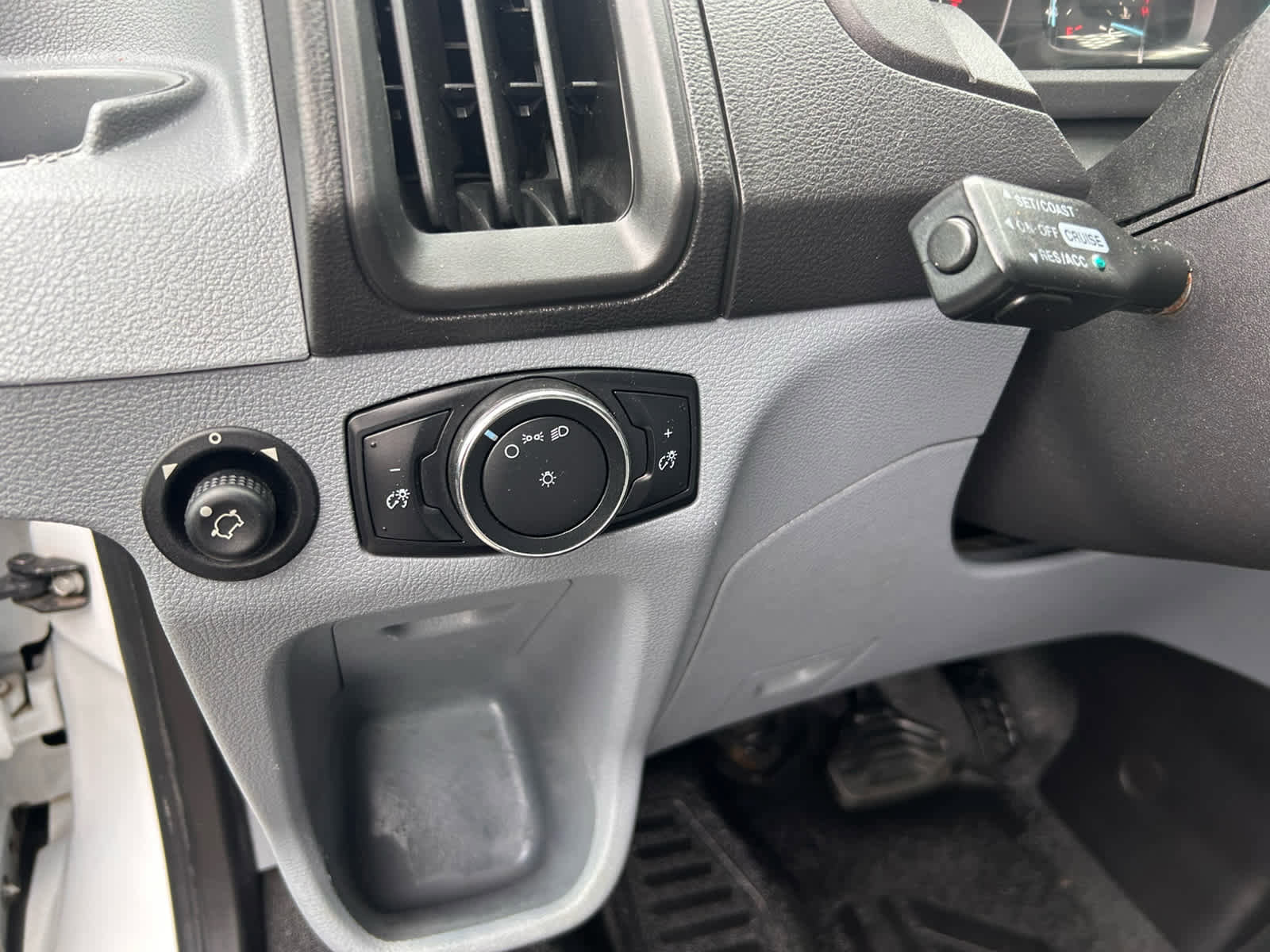 Used 2015 Ford Transit 250 130 Low Roof image 13