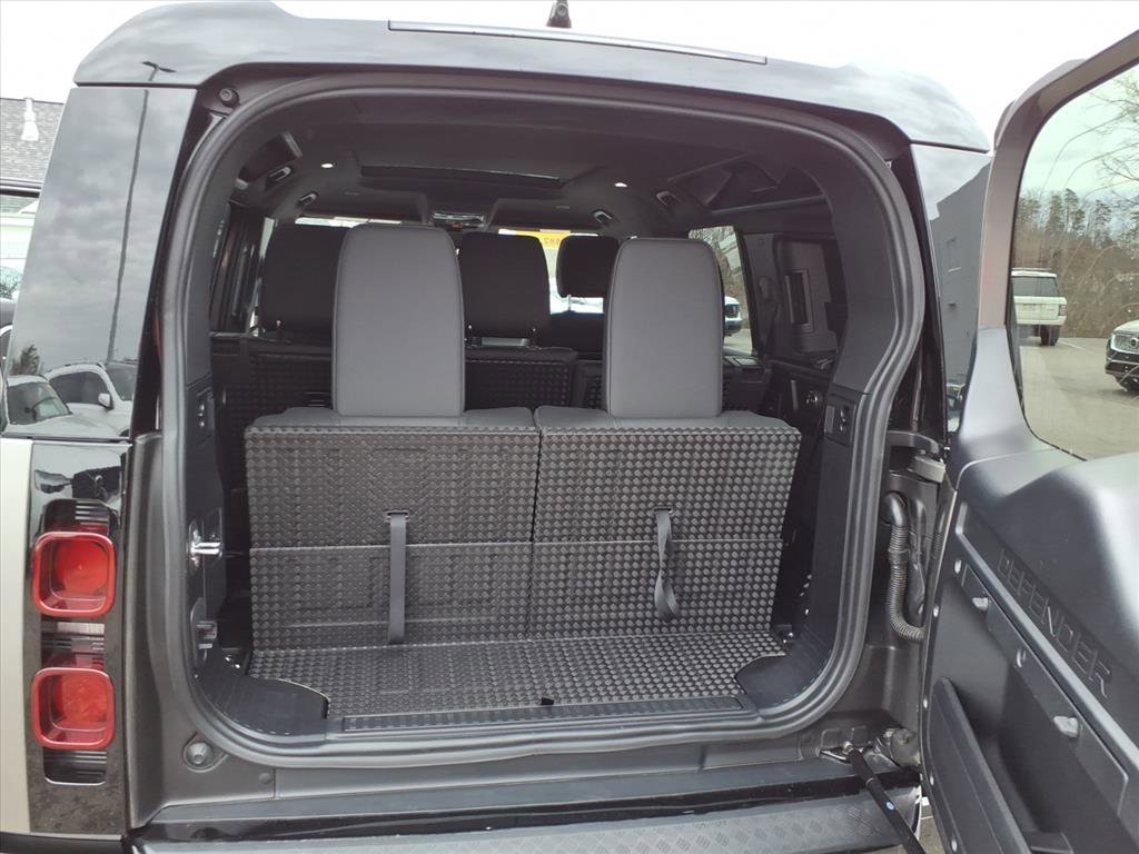 Certified 2025 Land Rover Defender 110 X-Dynamic SE image 13