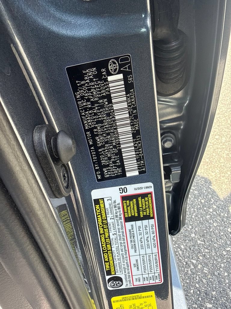 Used 2017 Toyota Corolla XLE w/ Carpet Mat Package (TMS) FWD image 24