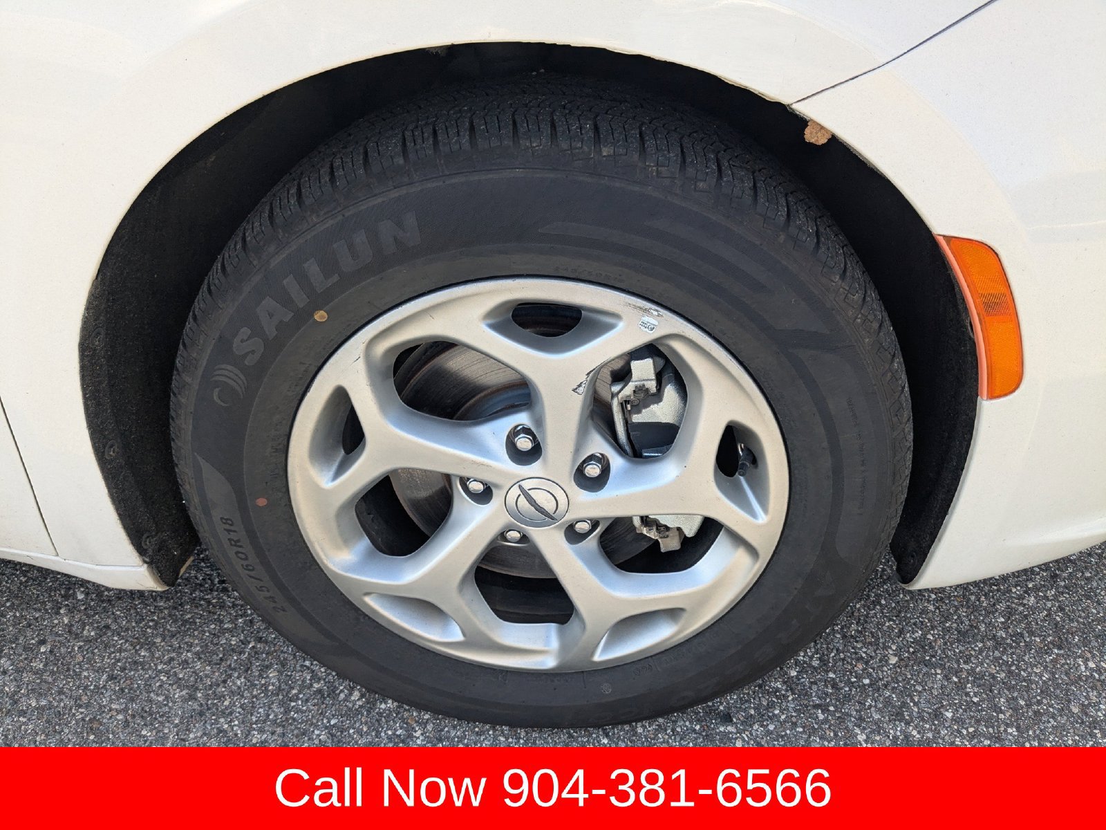 Used 2024 Chrysler Pacifica Limited FWD image 10