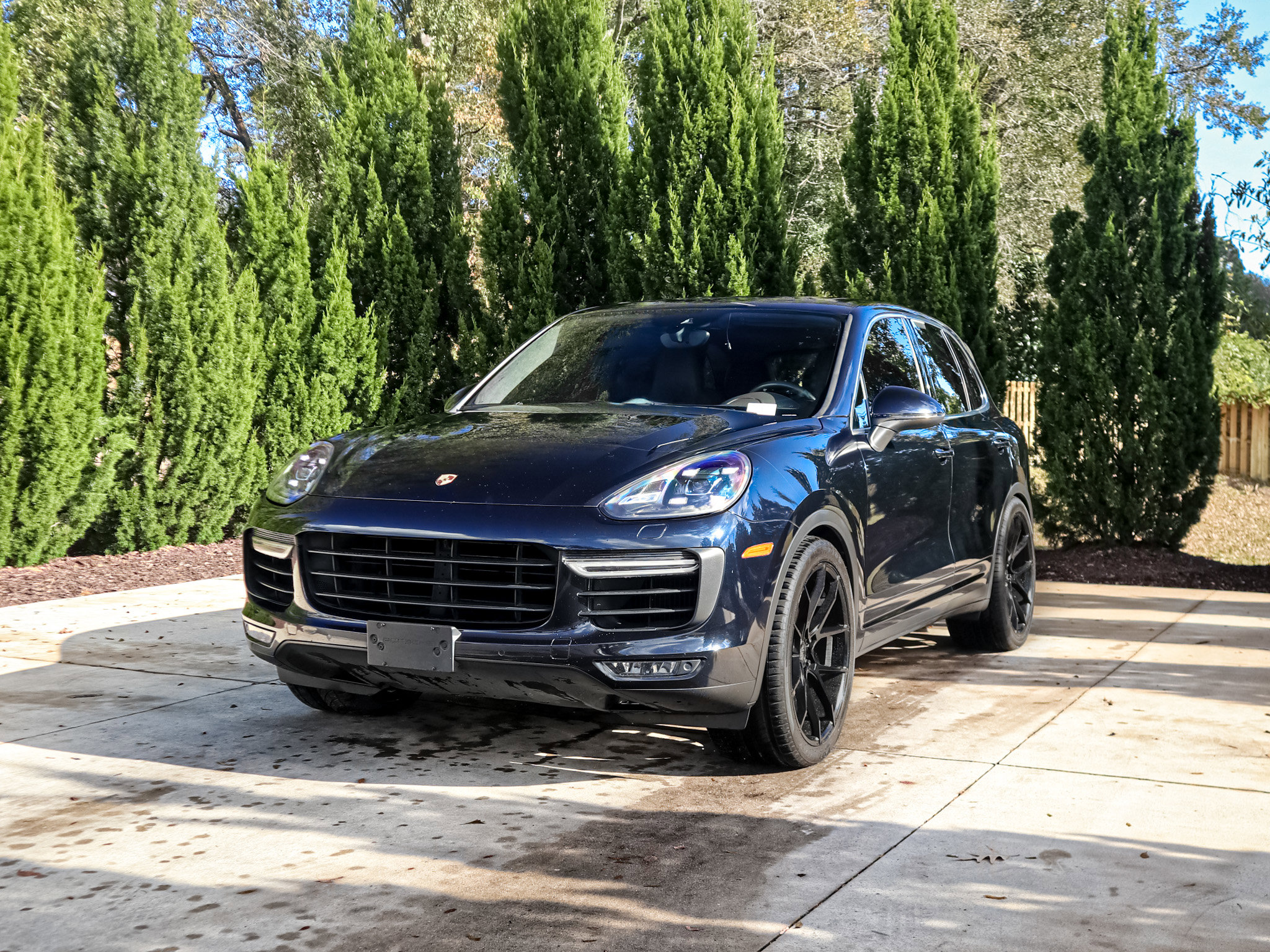 Used 2015 Porsche Cayenne Turbo image 5