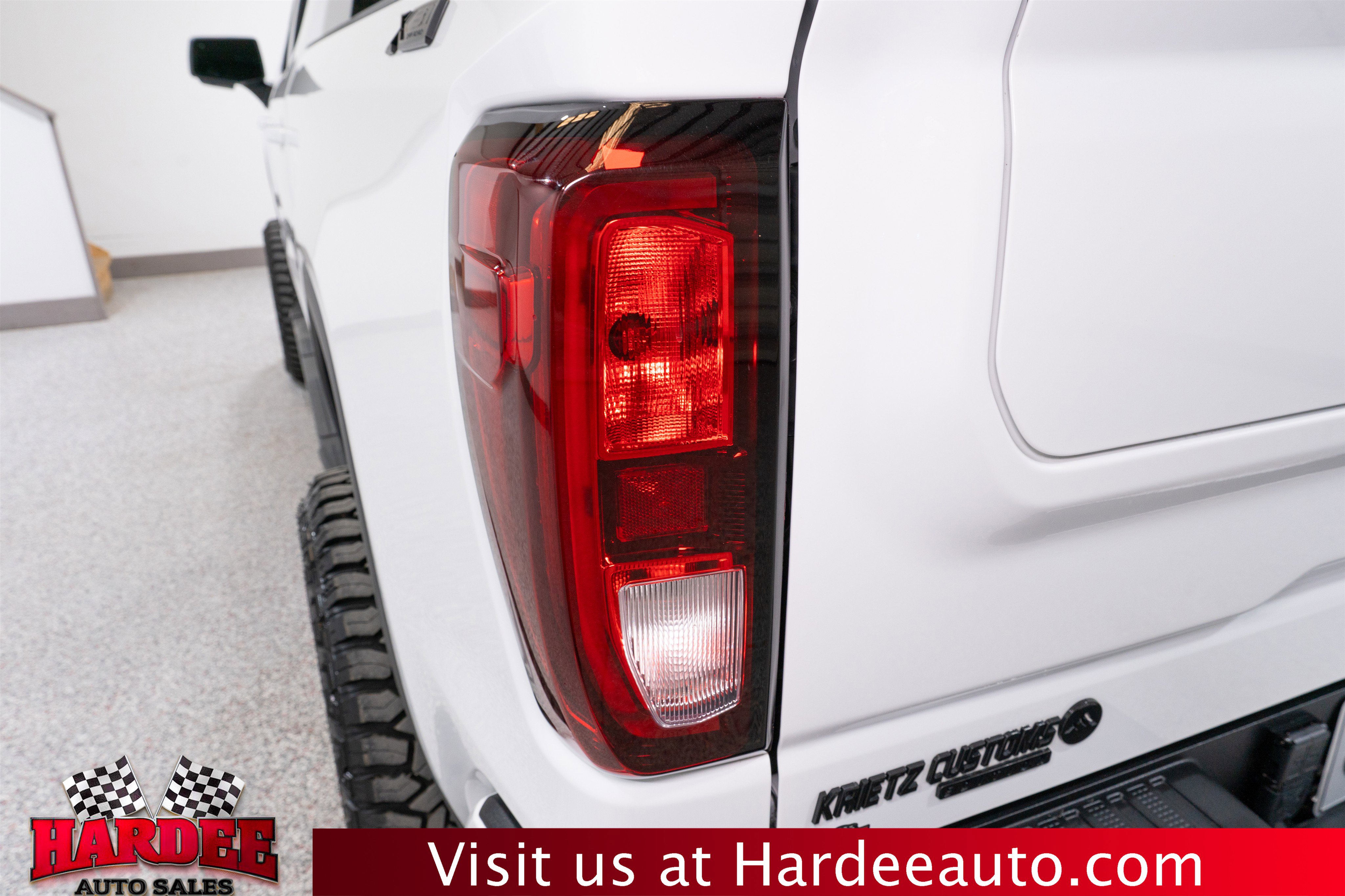 Used 2023 GMC Sierra 1500 Elevation w/ Elevation Premium Package AWD/4WD image 9
