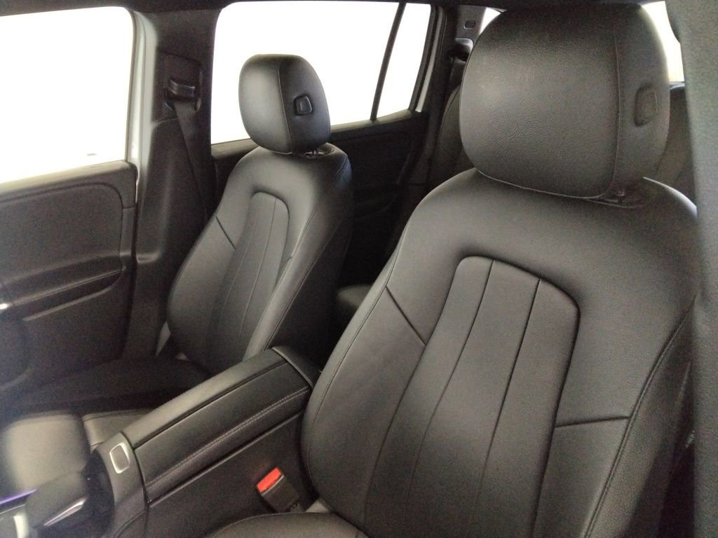 Used 2022 Mercedes-Benz GLB 250 w/ Premium Package Lite image 31