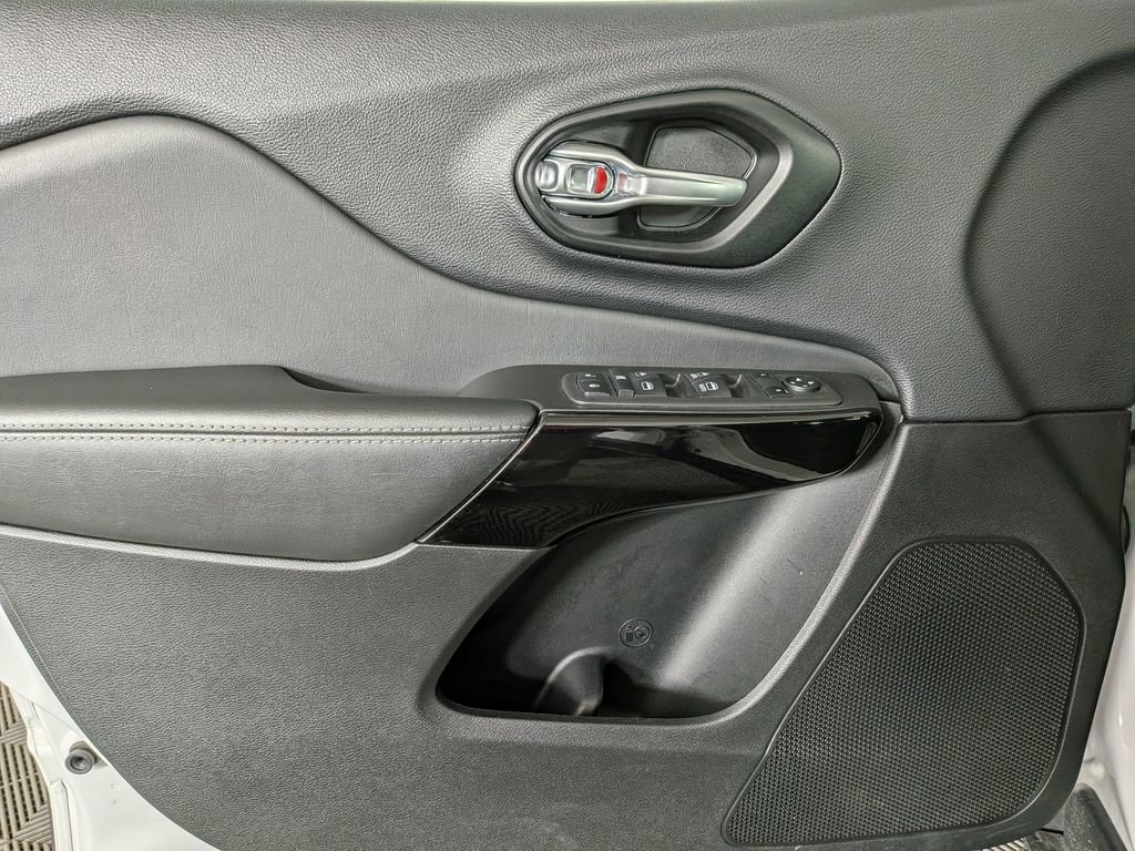 Certified 2023 Jeep Cherokee Altitude Lux image 17