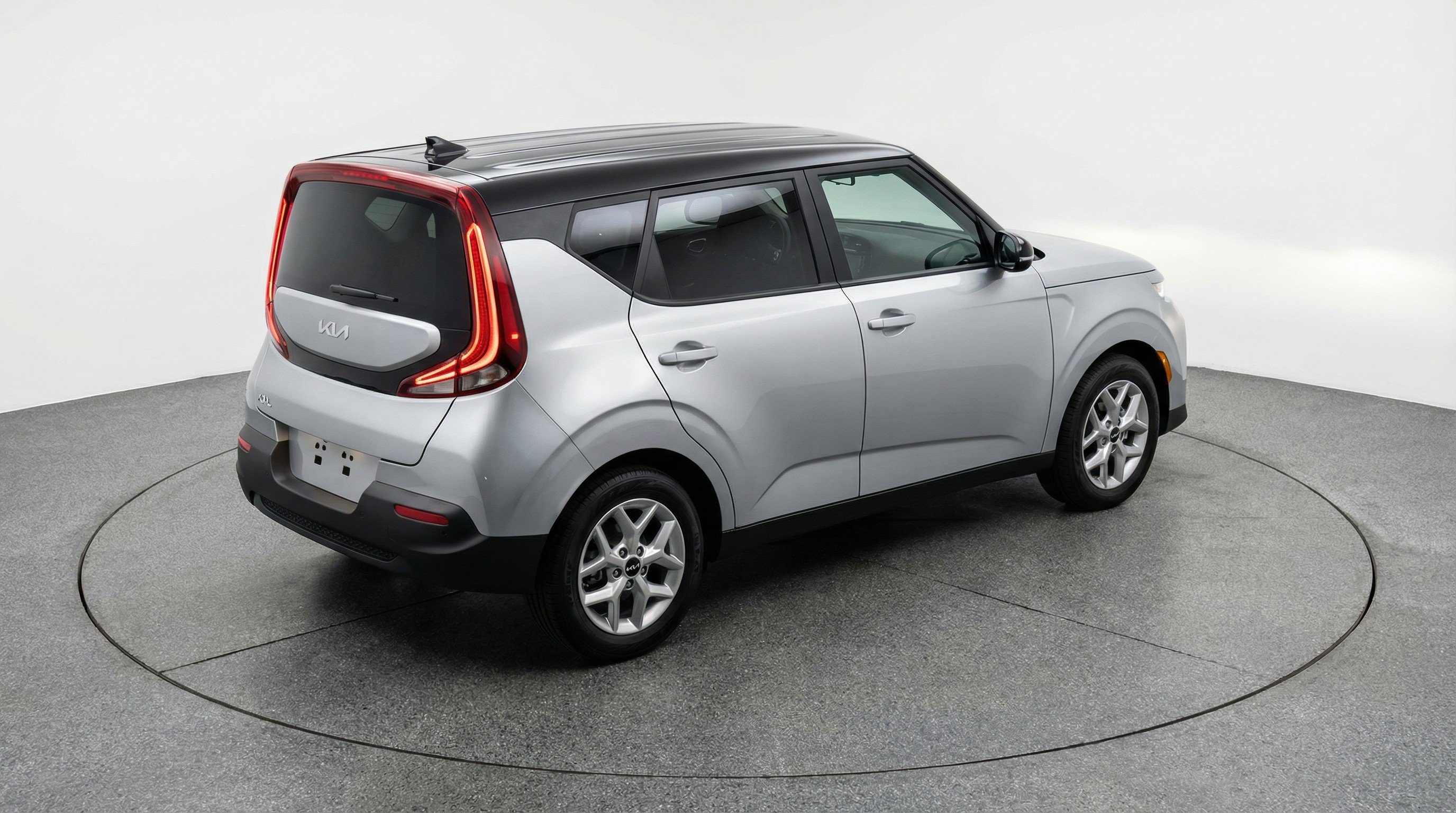 Used 2025 Kia Soul LX w/ LX Technology Package FWD image 9