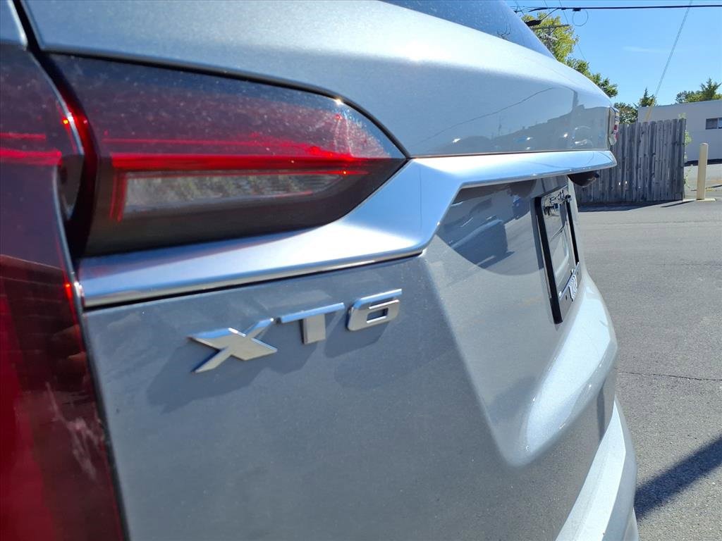 Used 2025 Cadillac XT6 Premium Luxury image 29