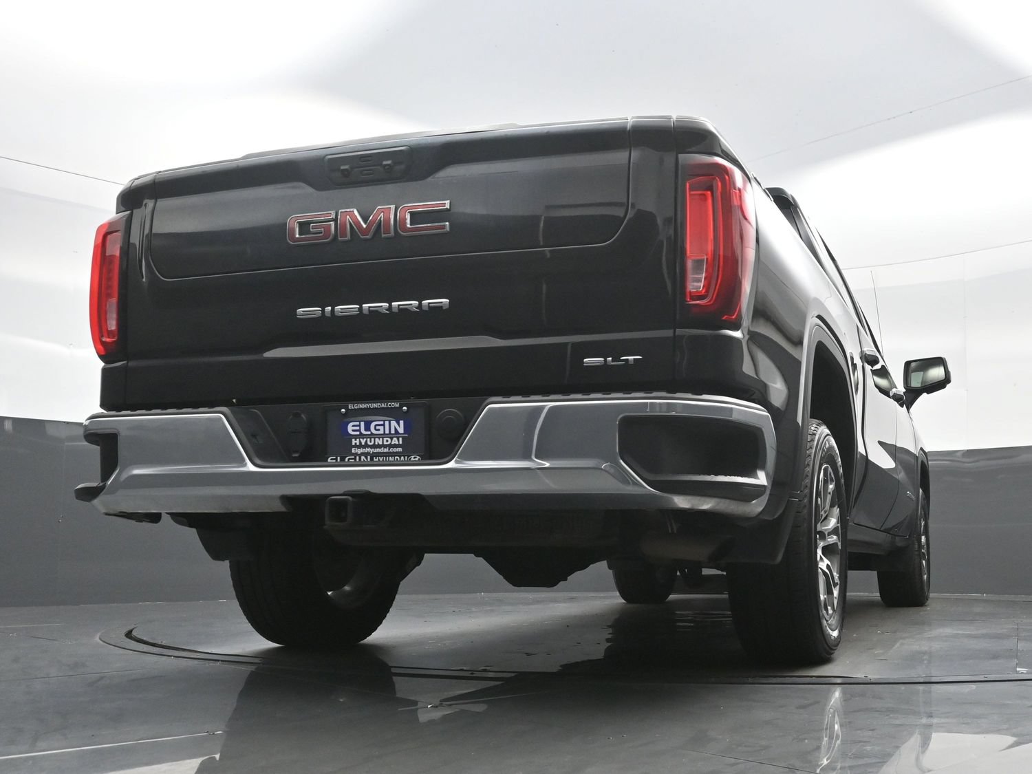 Used 2025 GMC Sierra 1500 SLT AWD/4WD image 30