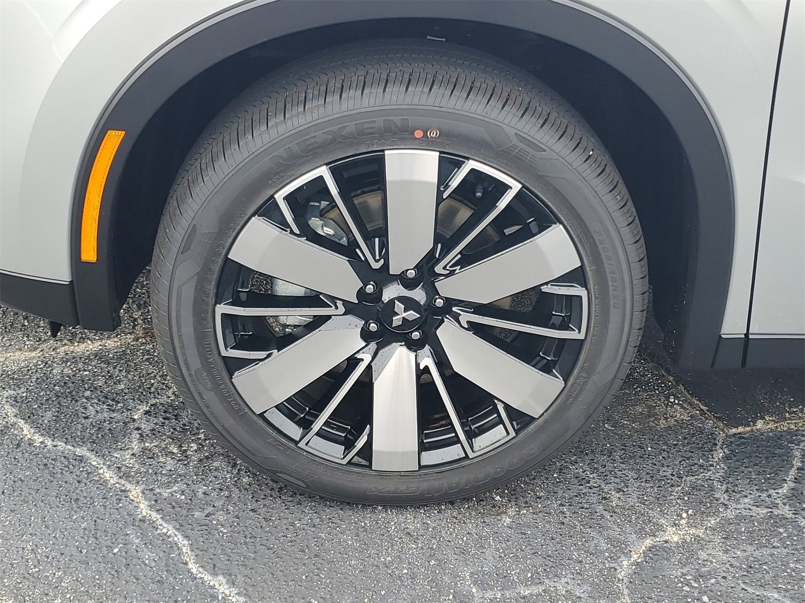 New 2026 Mitsubishi Outlander SE image 30