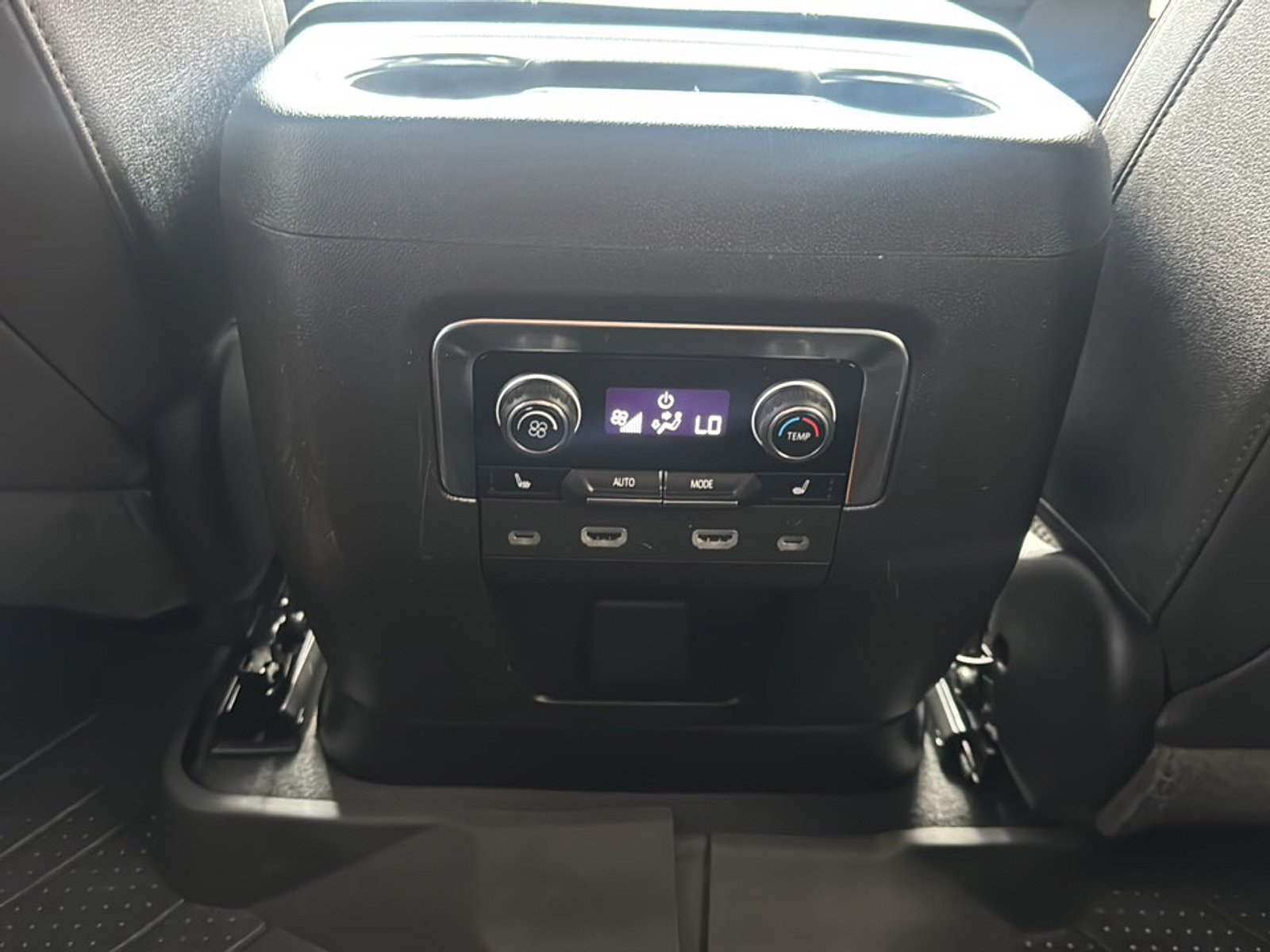 Used 2024 Chevrolet Tahoe High Country w/ Advanced Technology Package AWD/4WD image 24