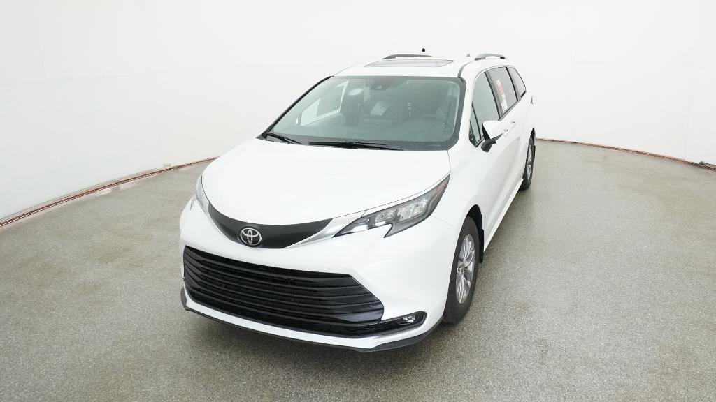 New 2026 Toyota Sienna XLE FWD image 3