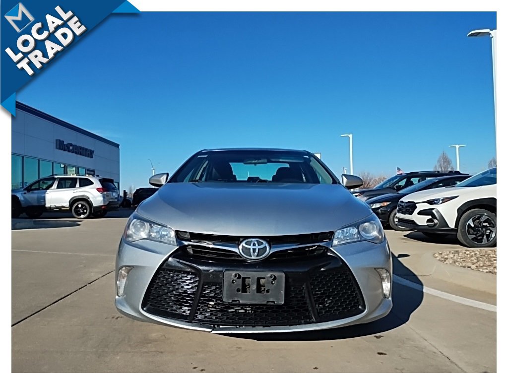Used 2017 Toyota Camry SE image 3
