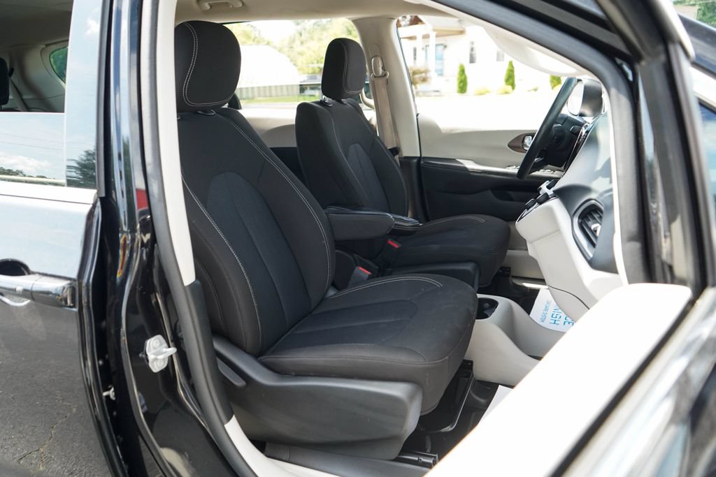 Used 2023 Chrysler Voyager LX FWD image 12