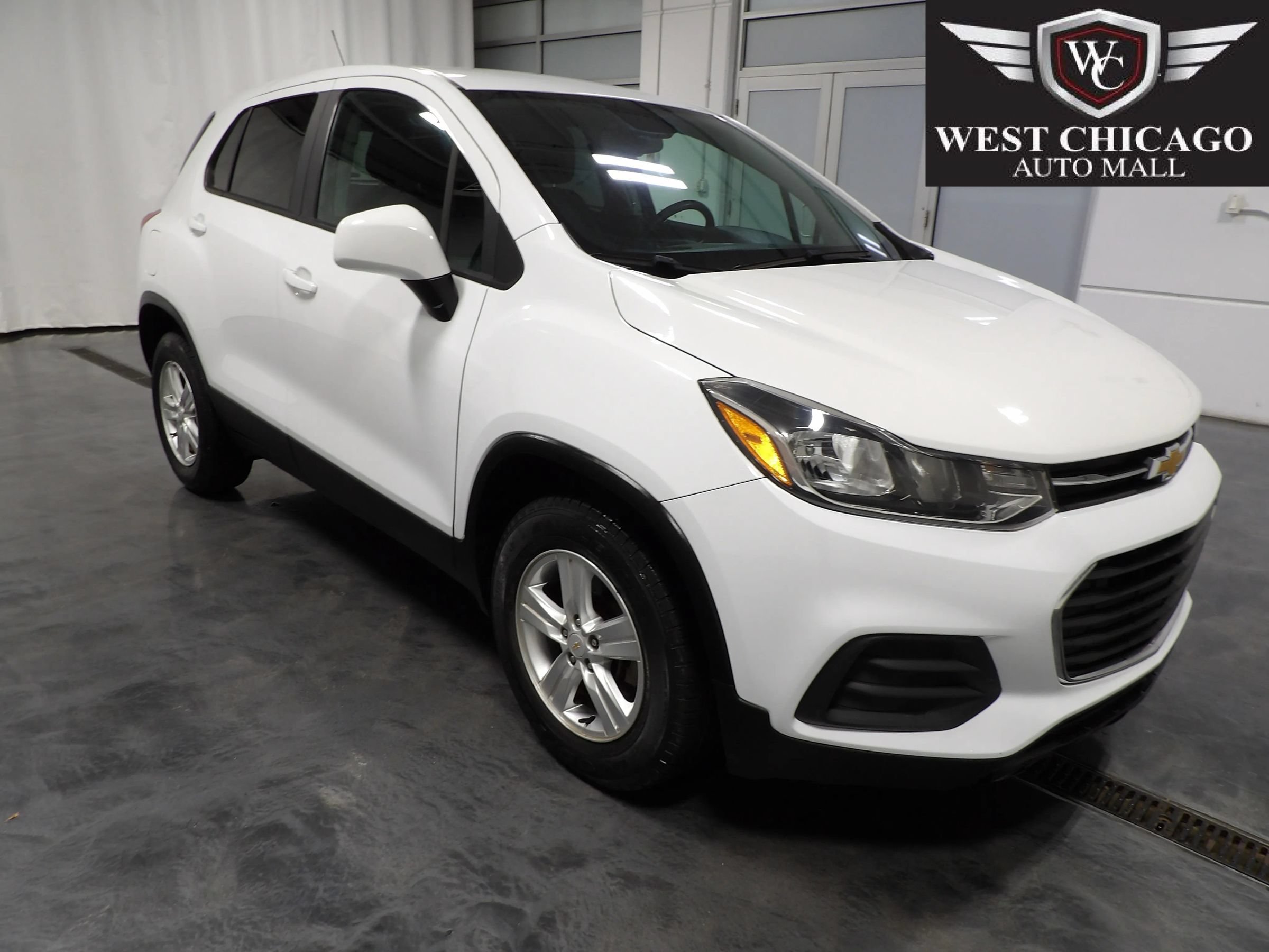 Used 2022 Chevrolet Trax LS w/ Tint and Cruise Package AWD/4WD image 1