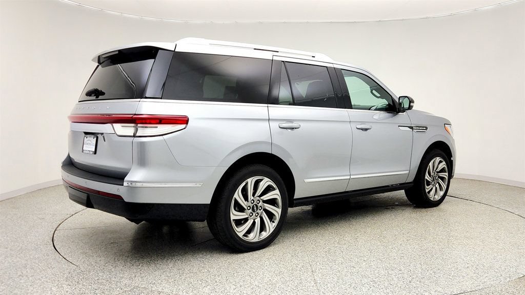 Used 2022 Lincoln Navigator Reserve RWD image 5
