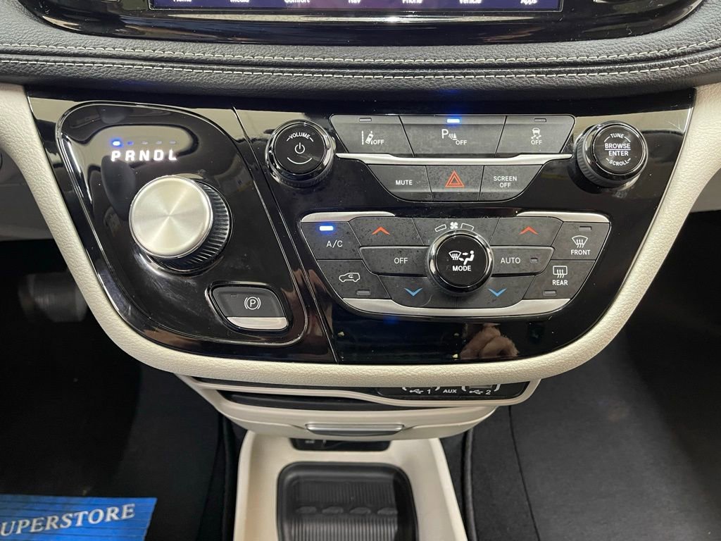 Used 2024 Chrysler Pacifica Select image 29