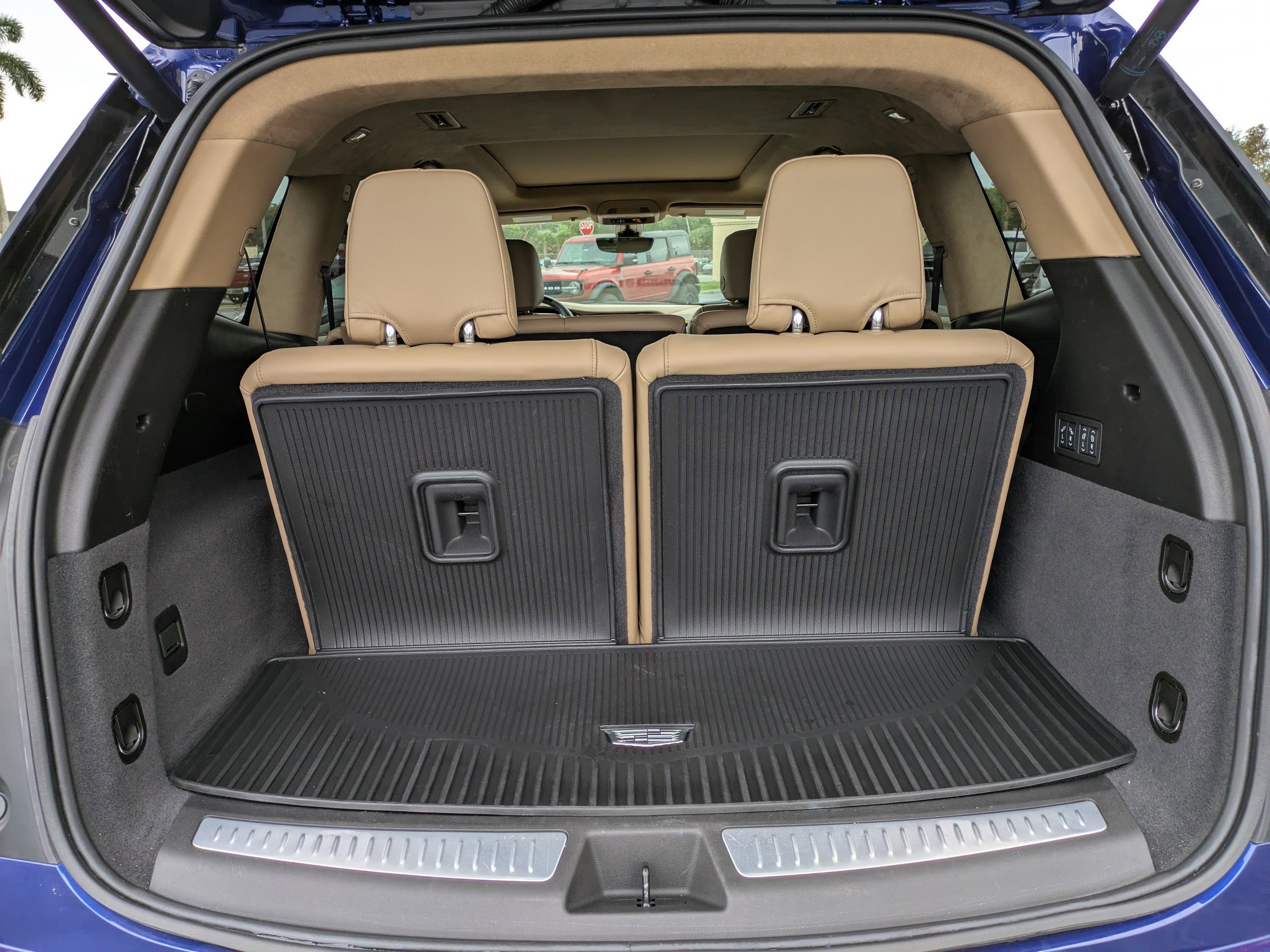 Certified 2025 Cadillac XT6 Premium Luxury w/ Platinum Package image 11