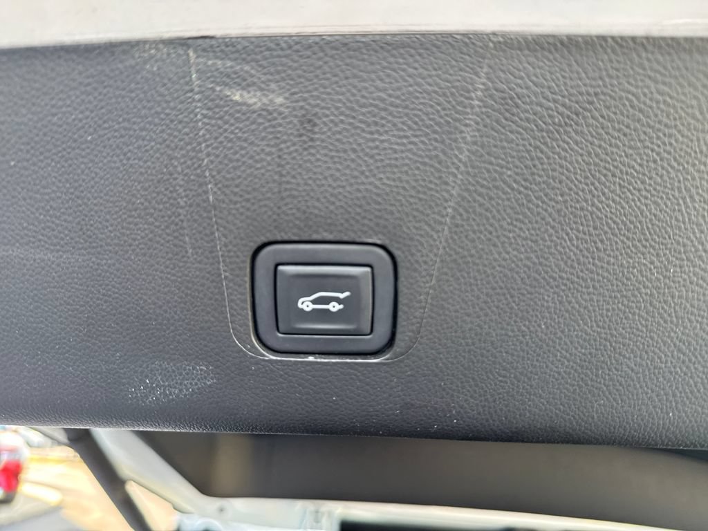 Used 2023 Chevrolet Traverse RS AWD/4WD image 35