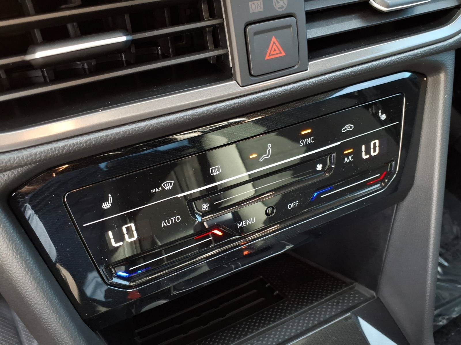 New 2026 Volkswagen Taos SE FWD image 18