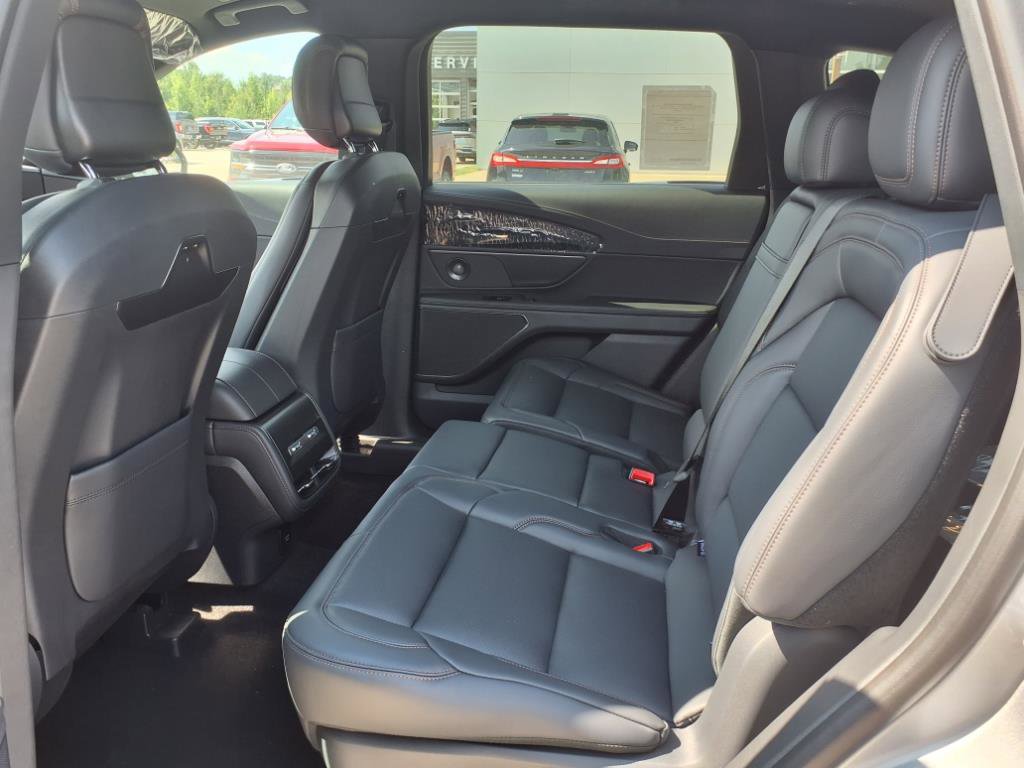 New 2025 Lincoln Nautilus Premier w/ Equipment Group 102A image 7