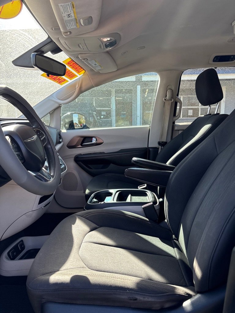 Used 2018 Chrysler Pacifica Touring Plus w/ Tire & Wheel Group image 9