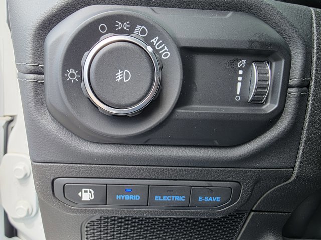 Used 2024 Jeep Wrangler Sahara w/ Technology Group image 9