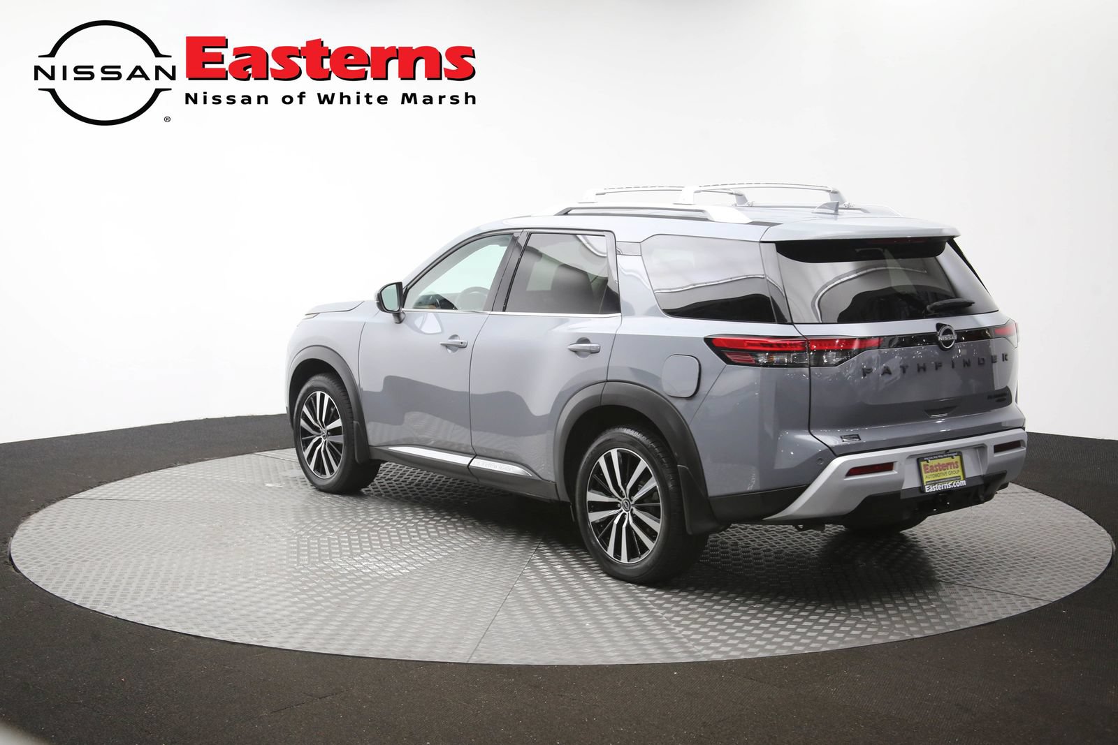 Used 2024 Nissan Pathfinder Platinum w/ Black Appearance Package AWD/4WD image 68