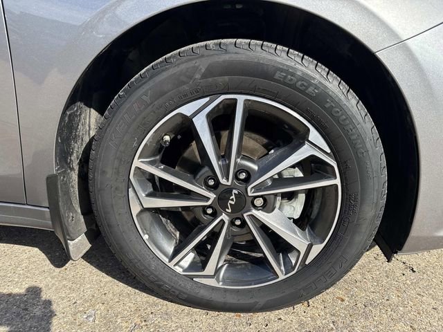 Used 2023 Kia Forte LXS image 7
