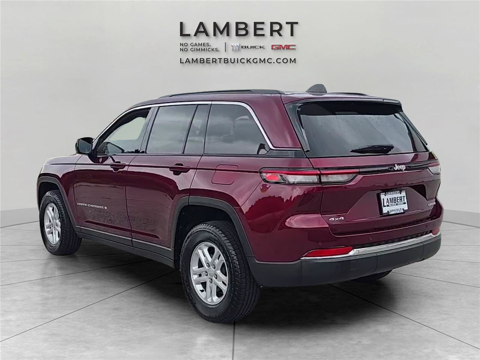 Used 2025 Jeep Grand Cherokee Laredo w/ Trailer Tow Package AWD/4WD image 3