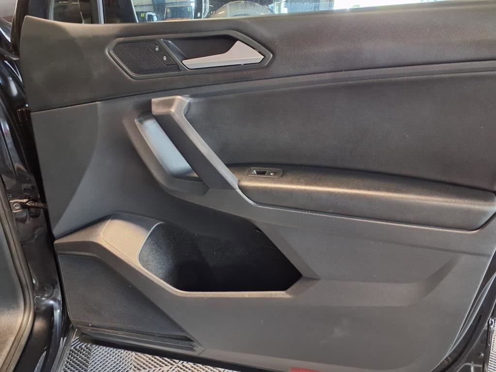 Used 2021 Volkswagen Tiguan SE R-Line image 12