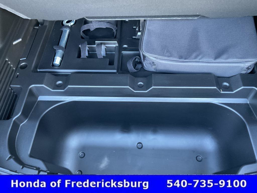 Used 2024 Chevrolet Equinox EV RS FWD image 23