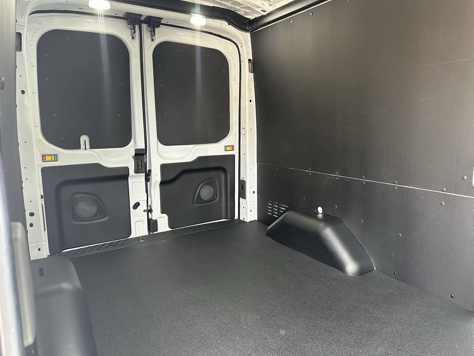 New 2026 Ford Transit 250 148 Medium Roof w/ Load Area Protection Package RWD image 14