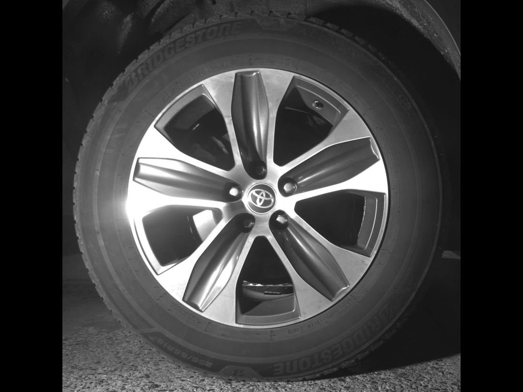Used 2021 Toyota Highlander XLE AWD/4WD image 16