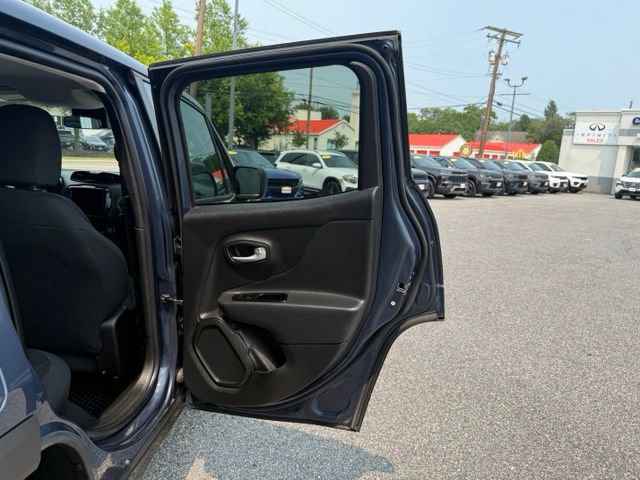 Used 2023 Jeep Renegade Latitude AWD/4WD image 26