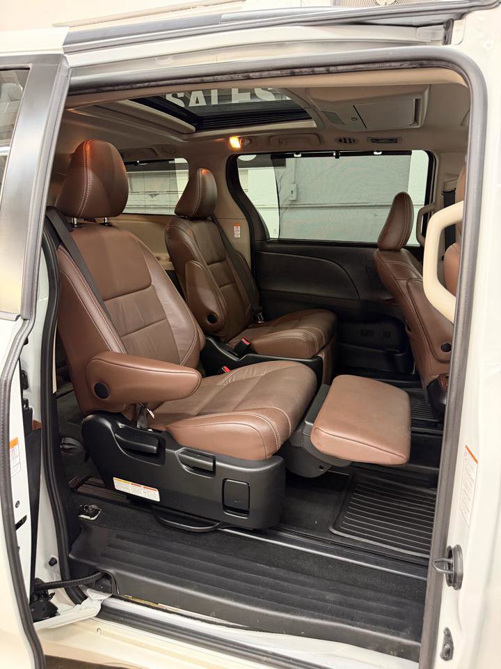 Used 2017 Toyota Sienna Limited Premium w/ Advanced Technology Package FWD image 44