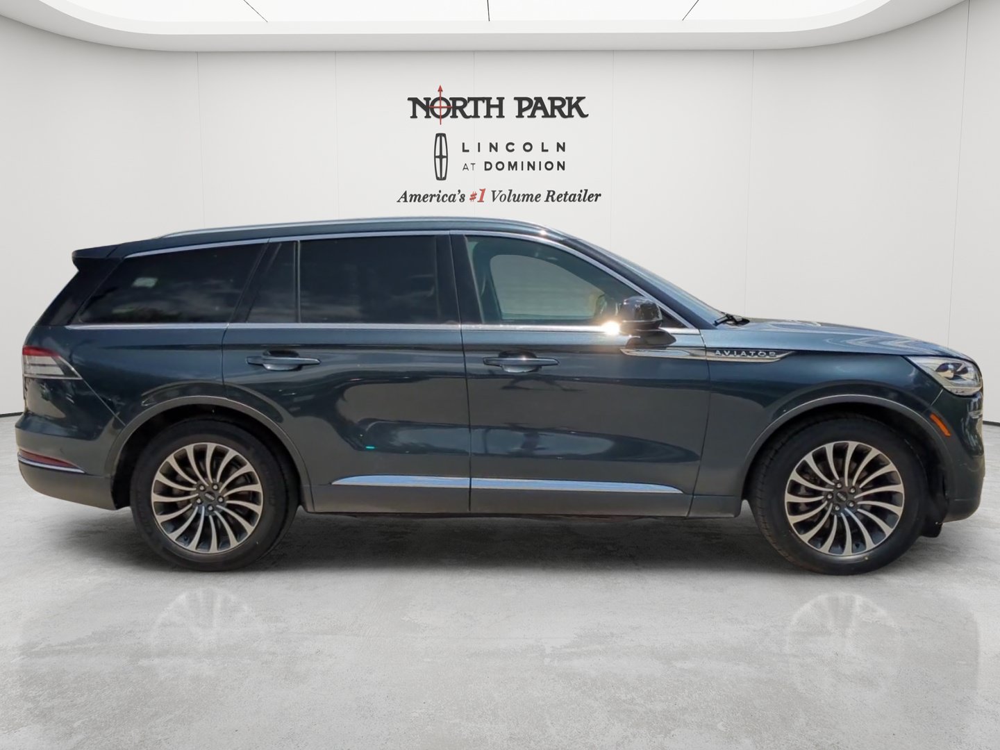 Used 2022 Lincoln Aviator Reserve w/ Equipment Group 201A RWD image 6
