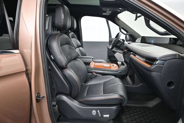 Certified 2025 Lincoln Navigator Black Label AWD/4WD image 31