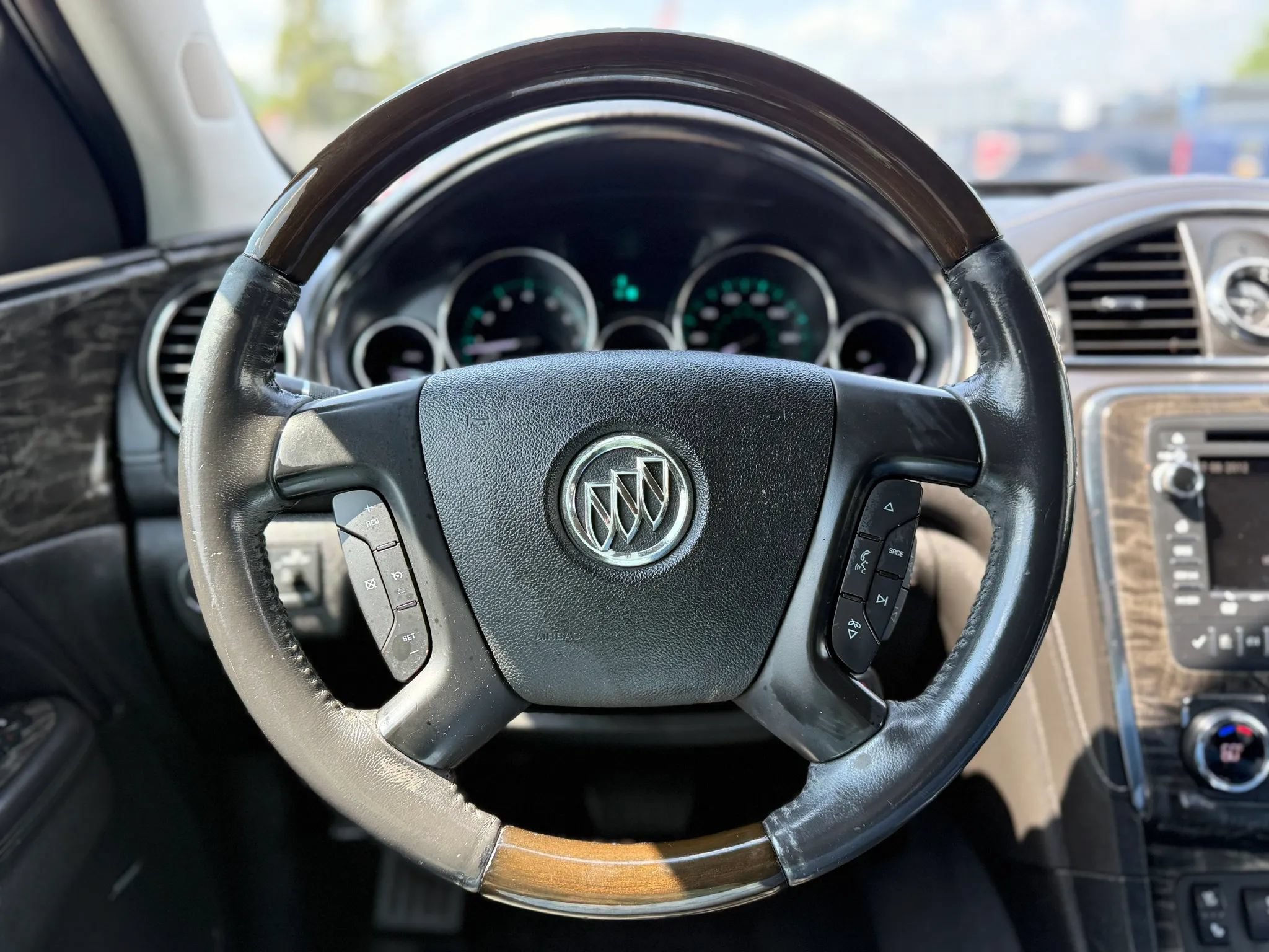 Used 2014 Buick Enclave Premium FWD image 25