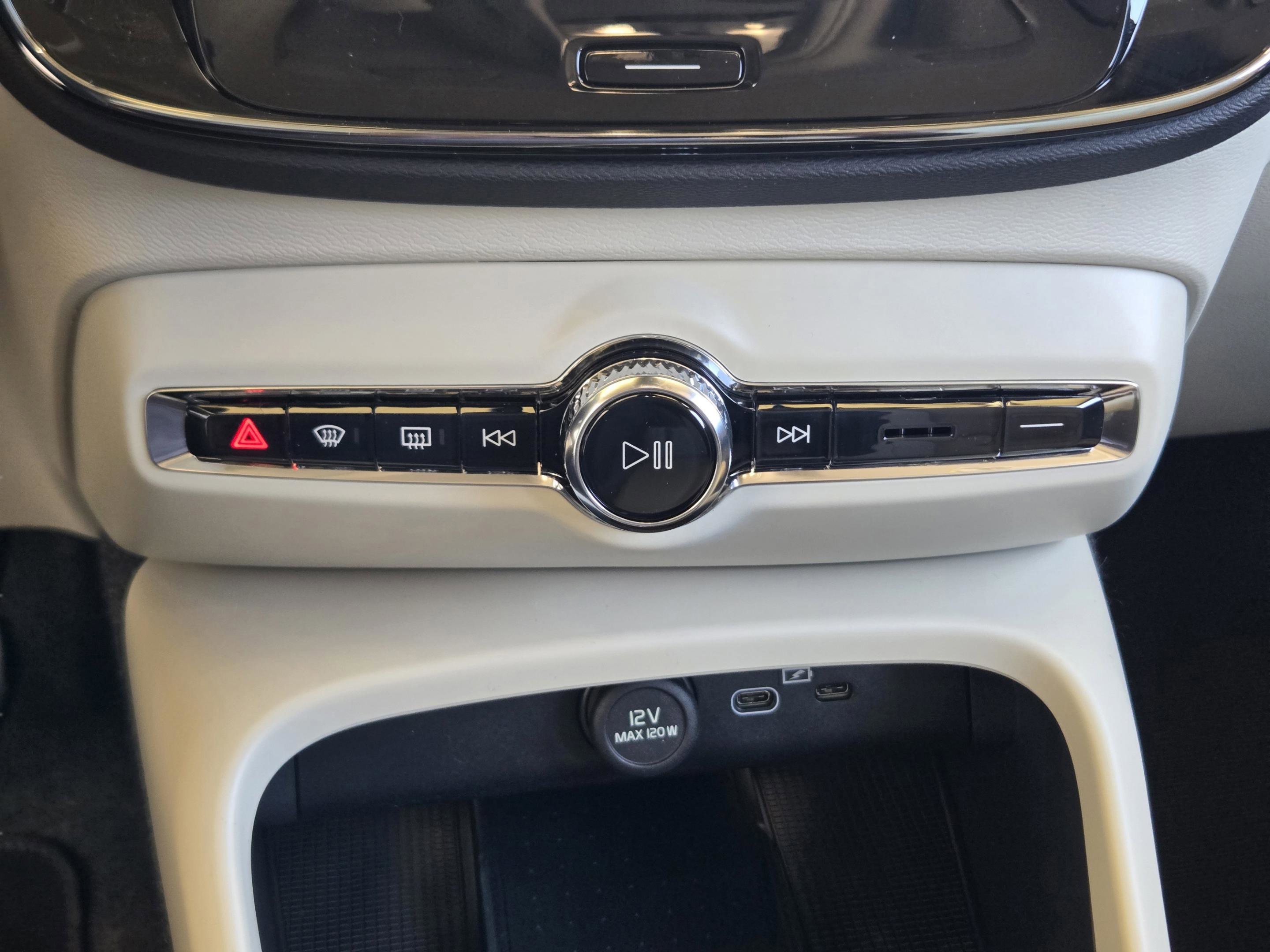 New 2026 Volvo XC40 B5 Plus w/ Protection Package Premier image 22