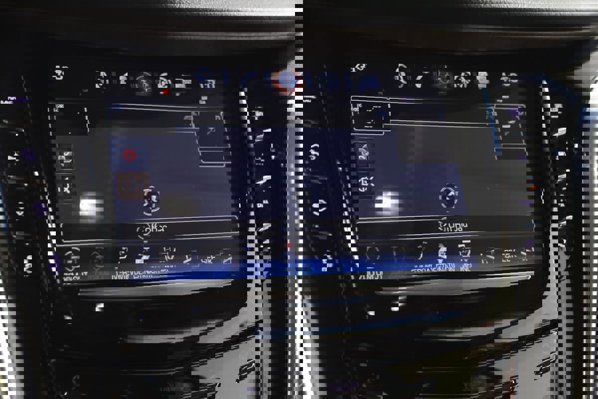 Used 2019 Cadillac Escalade ESV Premium Luxury AWD/4WD image 9