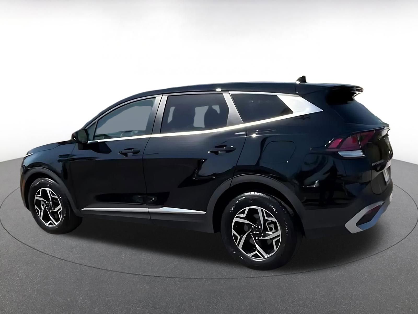 Used 2025 Kia Sportage LX image 10