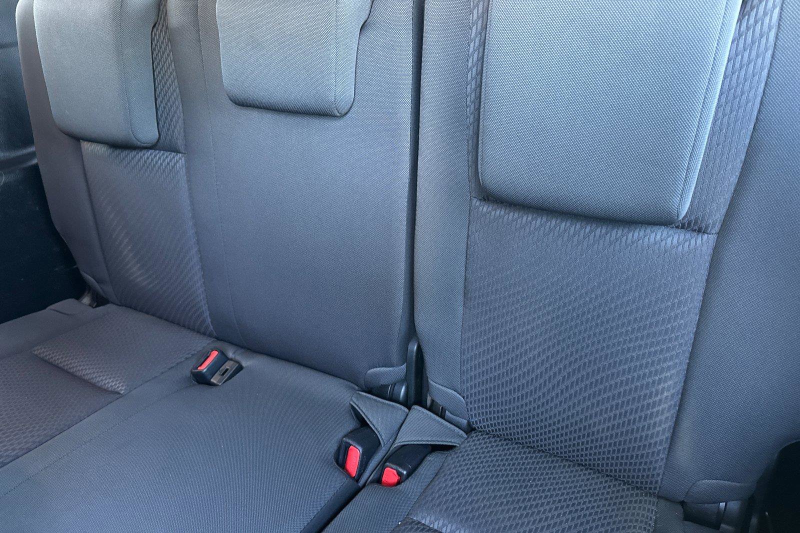 Used 2018 Toyota Highlander LE w/ Carpet Mat Package (TMS) image 14