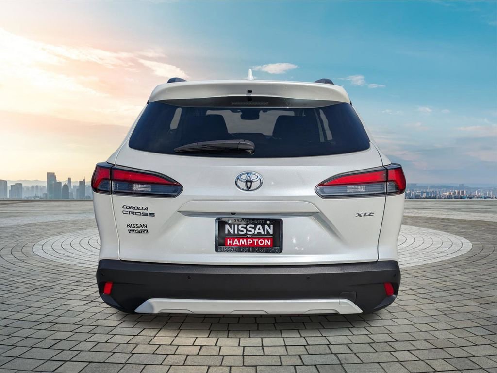 Used 2024 Toyota Corolla Cross XLE image 8