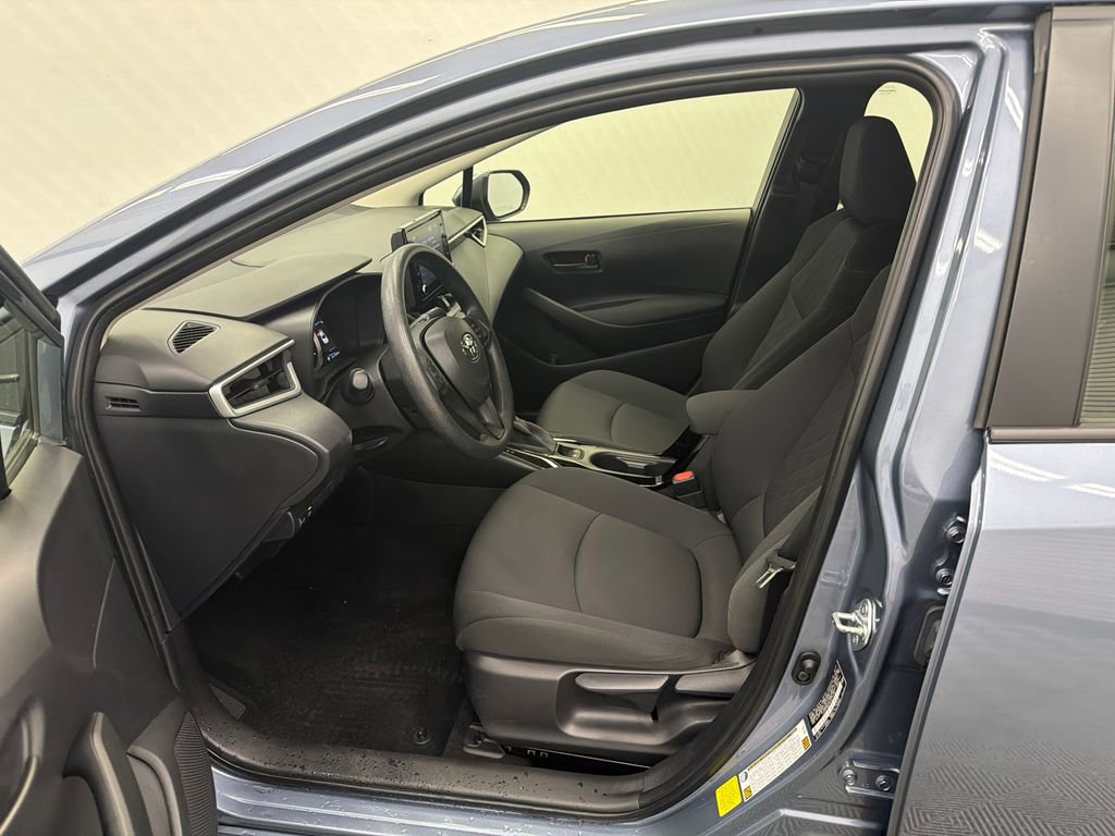 Used 2022 Toyota Corolla LE image 9