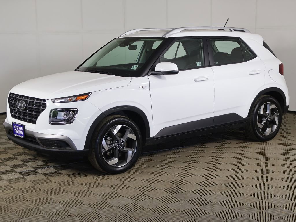 Certified 2024 Hyundai Venue SEL FWD image 7