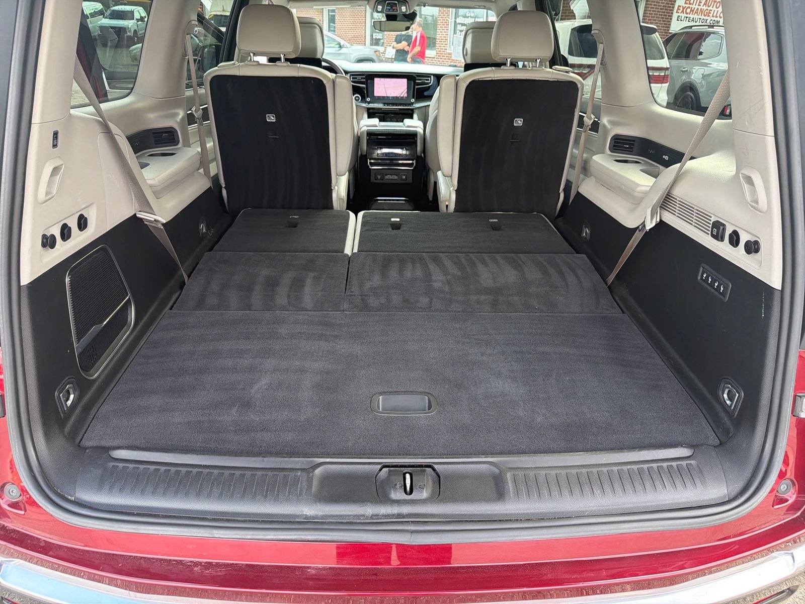 Used 2022 Jeep Wagoneer Series III w/ Premium Group I AWD/4WD image 25