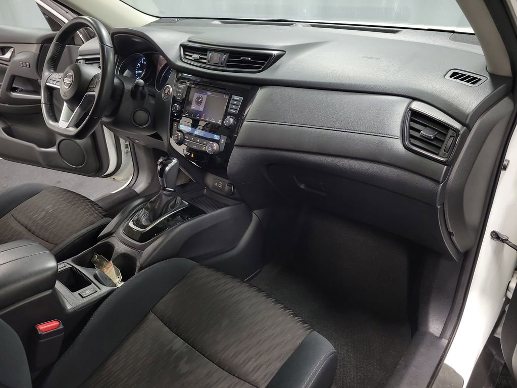 Used 2018 Nissan Rogue SV w/ Premium Package image 25